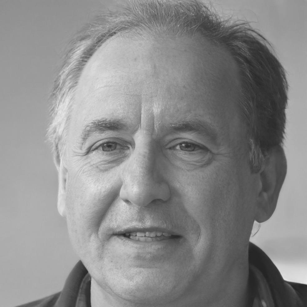 Carlos Mendoza, Director Financiero